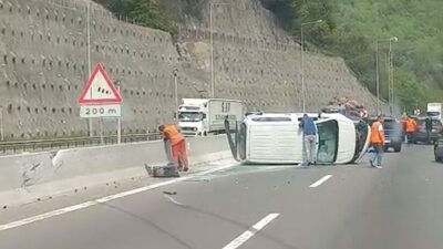 Bolu’da meydana gelen trafik kazasında bir otomobil ile hafif ticari