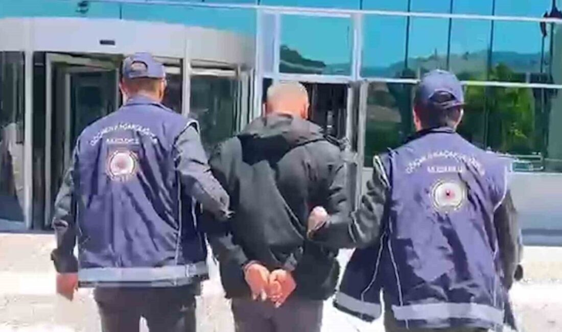 Bolu ilinde TEM Otoyolu’nda polis ekipleri tarafından durdurulan bir kamyon