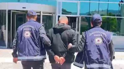 Bolu ilinde TEM Otoyolu’nda polis ekipleri tarafından durdurulan bir kamyon