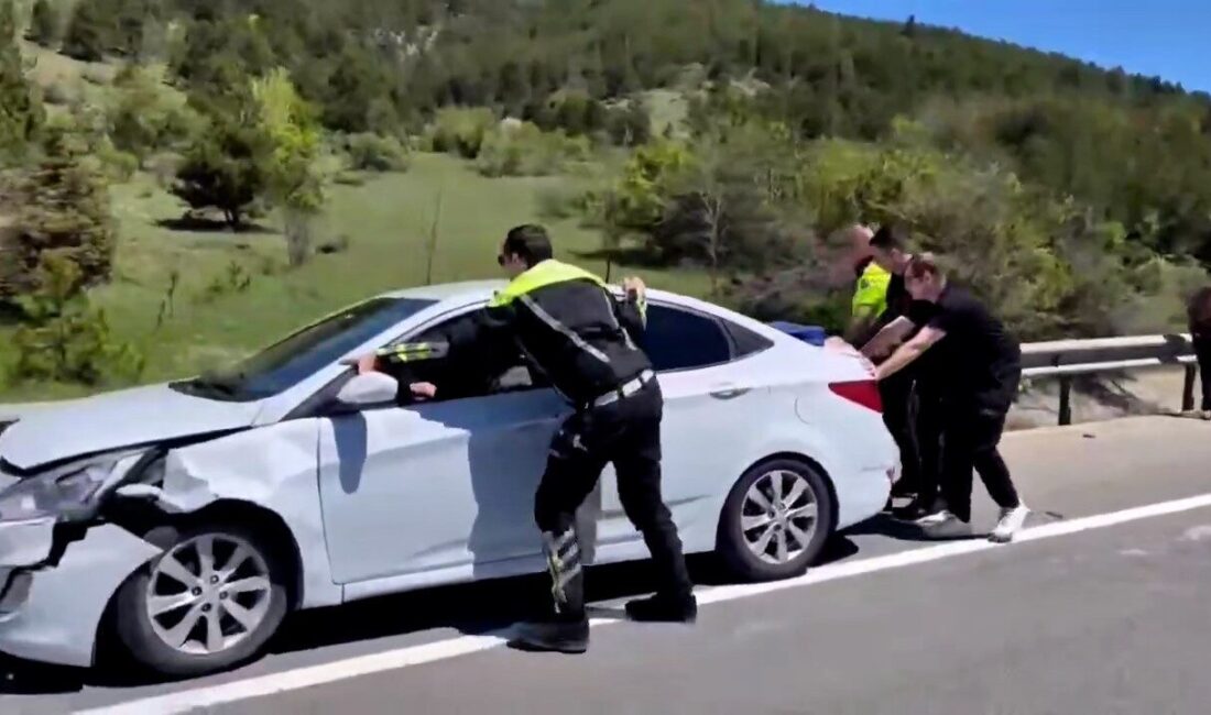 Bolu’da bayram tatili dönüşü yaşanan maddi hasarlı kaza sonrasında, polis