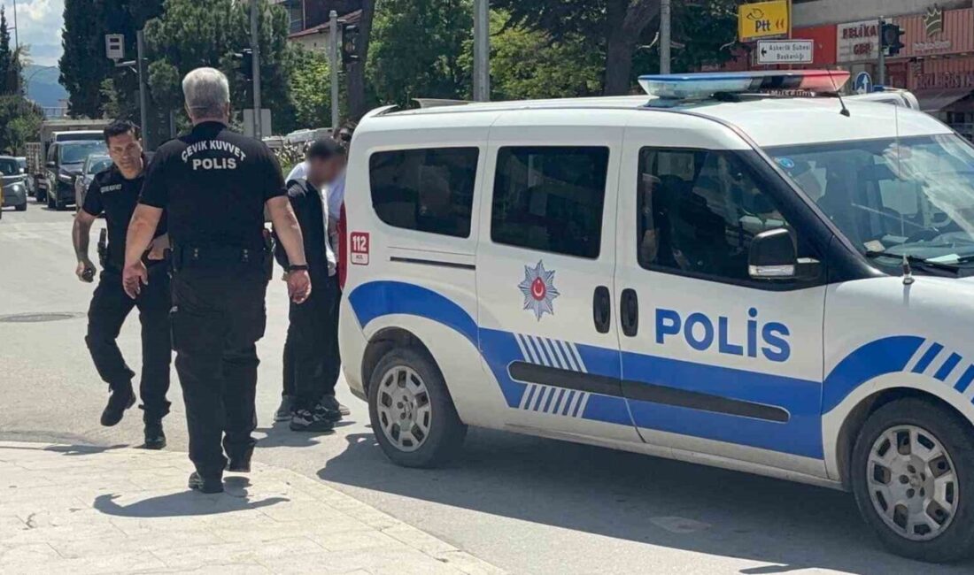 Bilecik’te, boşanma sürecinde olduğu karısıyla çarşıda karşılaşan bir şahıs, bir