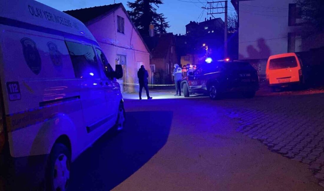 Bolu’da, boşanma sürecinde olan eşinin evine giden bir kişi, tabanca