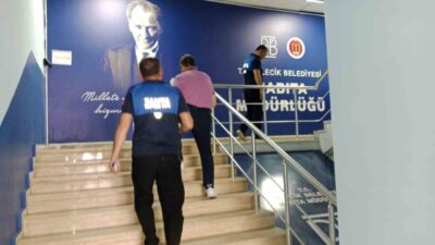 Bilecik’te birçok mahallede ev ve iş yerlerine giderek para talep