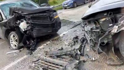 Isparta-Antalya Kara Yolu’nda meydana gelen trafik kazasında 3 otomobilin karıştığı