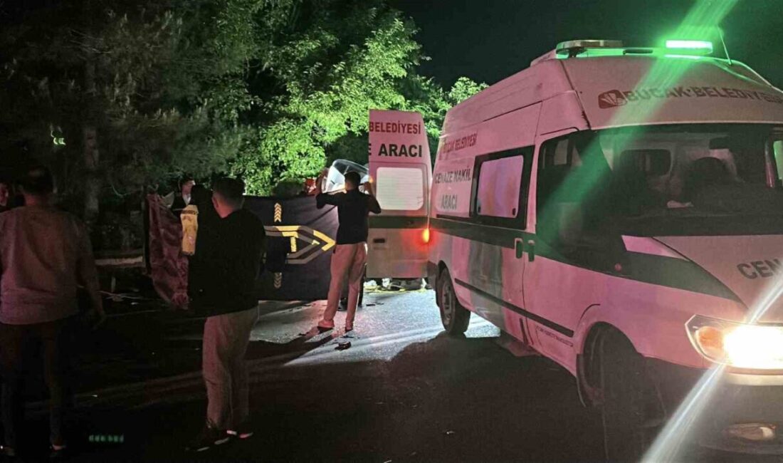 Bucak, Burdur ilçesinde meydana gelen ve 4 aracın karıştığı trafik