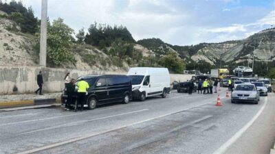 Burdur’da meydana gelen zincirleme kaza sonucunda 5 aracın karıştığı olayda