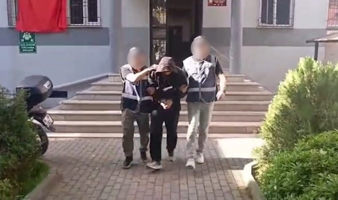 Bursa’da, 4 kişi yakalandı ve hepsinin kesinleşmiş hapis cezaları bulunuyor.