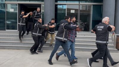 Bursa’da, çiftçileri kumar masalarında tuzağa düşürerek yüksek faizle borçlandıran ve