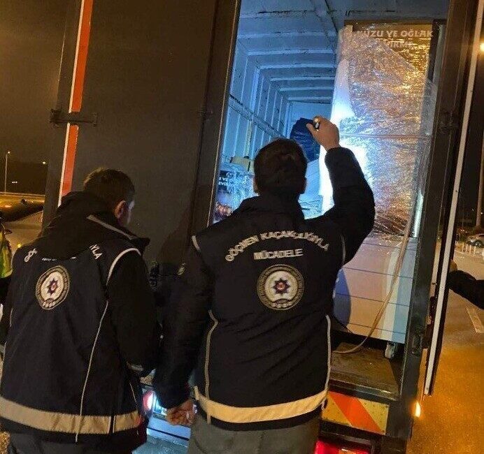 Bursa’da düzensiz göçle mücadele operasyonu kapsamında gerçekleştirilen huzur uygulamasında 3