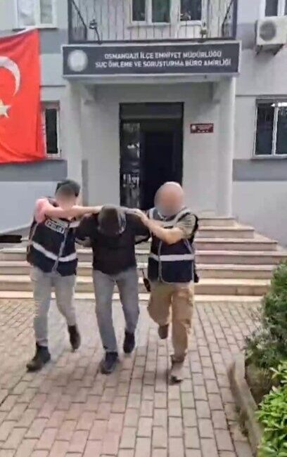 Bursa’nın Osmangazi ilçesinde kaçak tütün satışına yönelik operasyon düzenleyen Bursa
