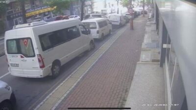 Bir sürücü Bursa’da direksiyon hakimiyetini kaybederek park halindeki altı araca