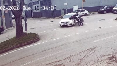 Bursa’nın Osmangazi ilçesinde, motosiklet ile otomobilin çarpıştığı bir kazada motosiklet