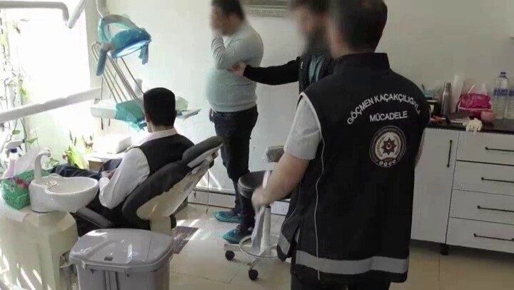 Bursa’da doktor gibi davranarak yasadışı sağlık hizmeti sunan yabancı uyruklu