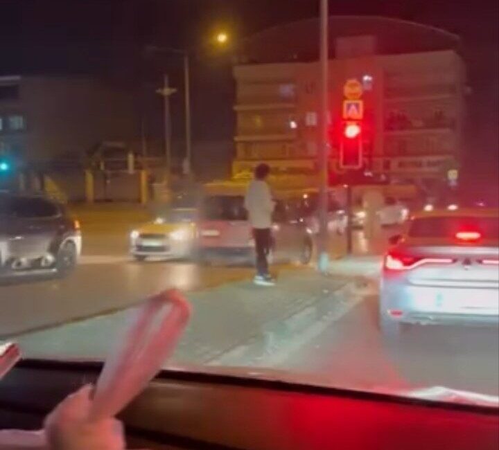 Bursa’nın Yıldırım ilçesinde bir hafif ticari araç sürücüsü, ters şeride