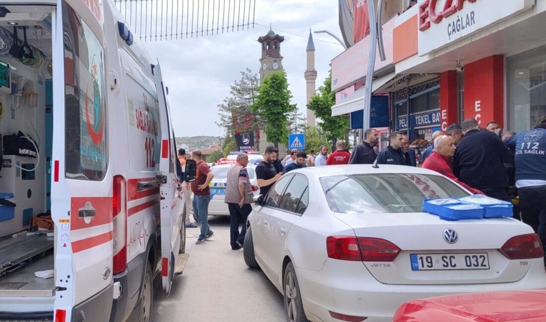 Çorum’un Sungurlu ilçesinde, bir vatandaş husumetlisi tarafından bıçaklanarak yaralandı. Olay,