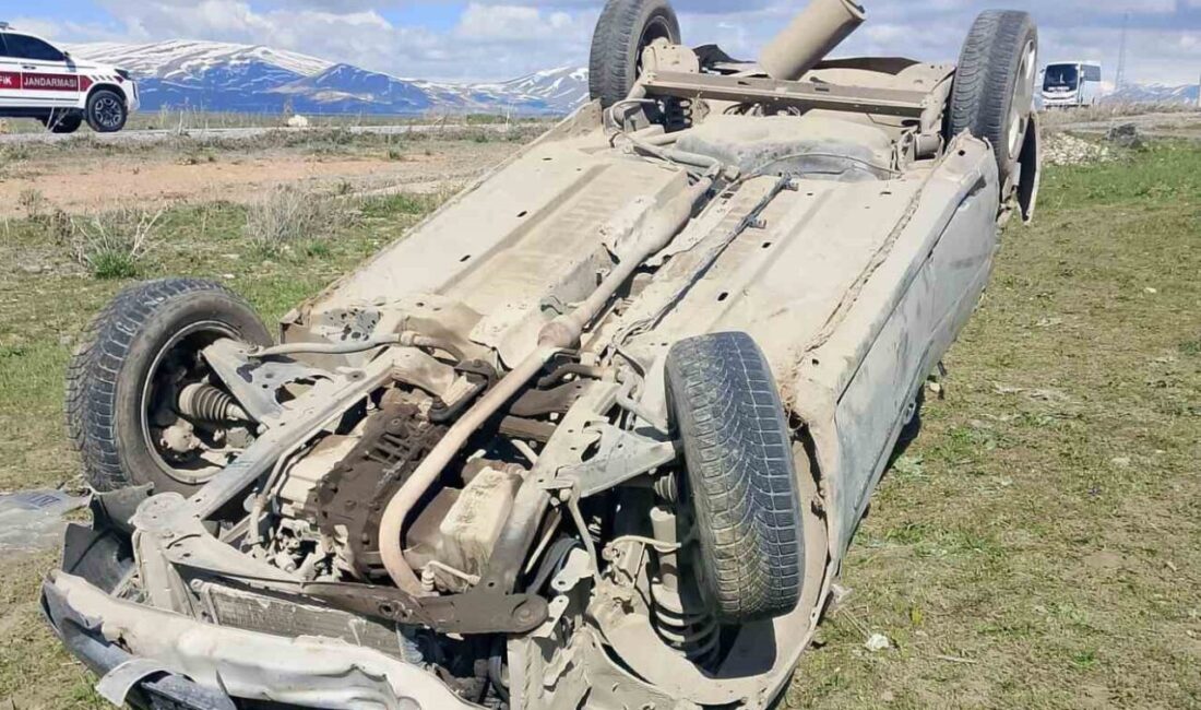 Van’ın Çaldıran ilçesinde meydana gelen bir trafik kazasında, otomobilin takla
