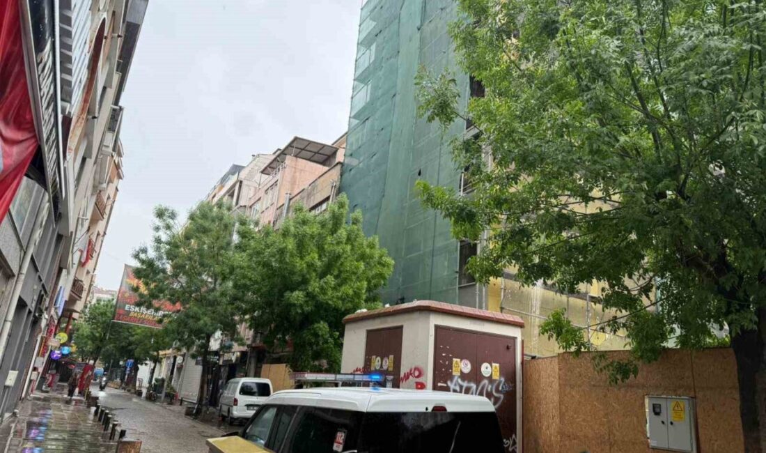 Eskişehir’de bir inşaatta çalışırken asansör boşluğuna düşen ve yaralanan bir