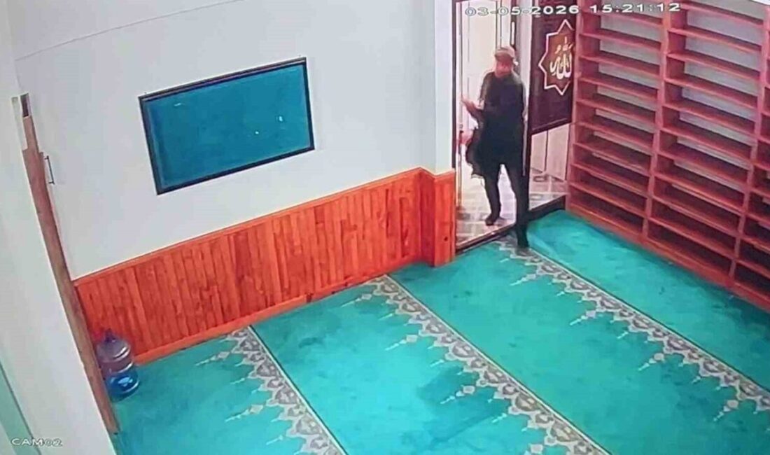 Burdur ilindeki bir camide meydana gelen hırsızlık olayı, güvenlik kamerasına