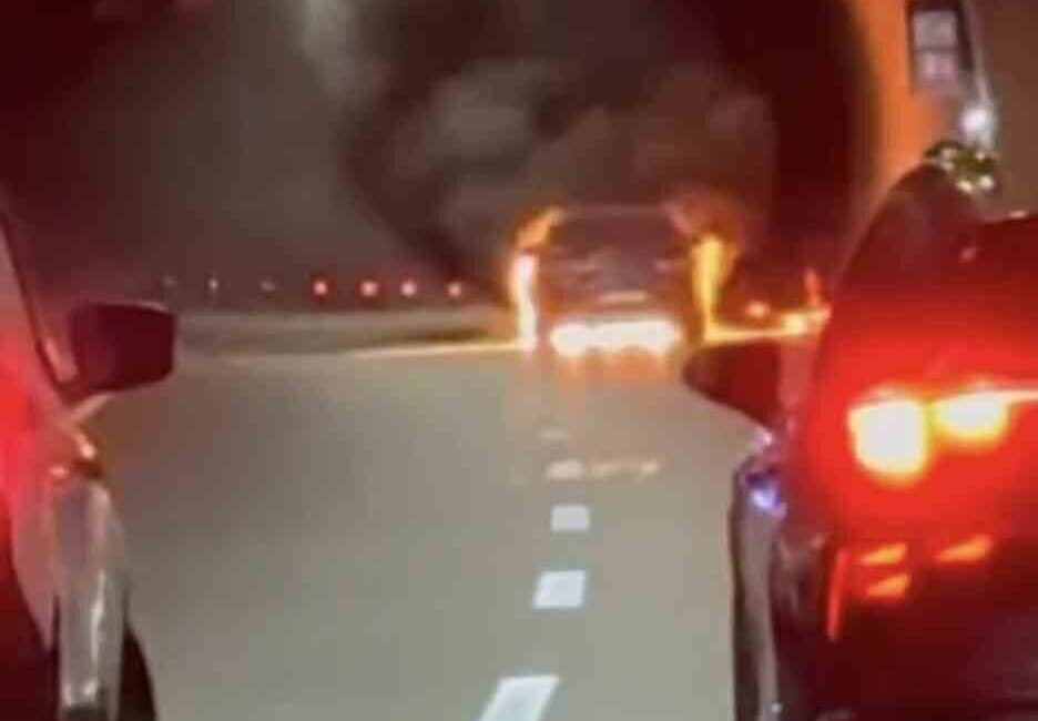 Çanakkale’nin Ayvacık ilçesinde bulunan Assos-Troya Tüneli’nde seyir halindeki bir araçta