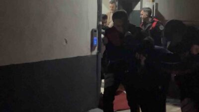 Çankırı’nın Orta ilçesinde, cezaevinden kaçan 2 hükümlü, polis tarafından yakalandı.