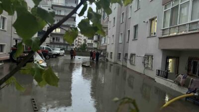 Çankırı’da etkili olan yoğun yağışlar, ev ve iş yerlerinde su