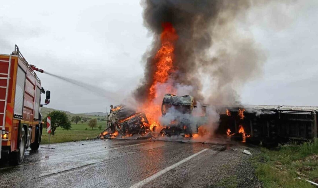 Afyonkarahisar’da meydana gelen trafik kazasında iki tır çarpıştı, sürücüler yaralandı
