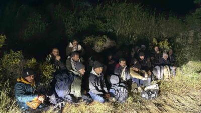 İzmir’in Çeşme ilçesinde jandarma tarafından gerçekleştirilen operasyonda, yasa dışı yollardan