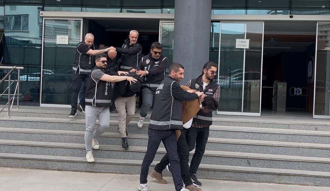 Bursa’da çiftçileri kumarhane görünümlü mekanlarda tuzağa düşürdükleri ve yüksek faizle