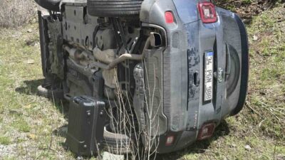 Kastamonu’nun Tosya ilçesinde bir cip ile hafif ticari araç arasında