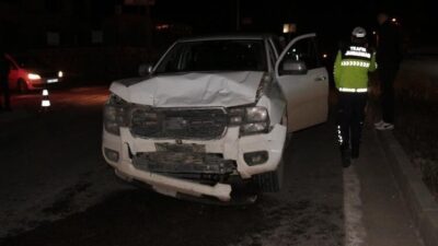 Şırnak’ın Cizre ilçesinde yaşanan trafik kazasında bir kamyonetin bir otomobile