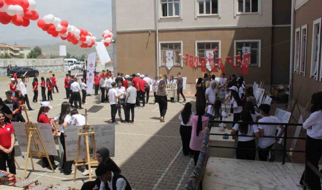 Cizre Yunus Emre Anadolu Lisesi’nde düzenlenen bilim fuarı, öğrenciler tarafından