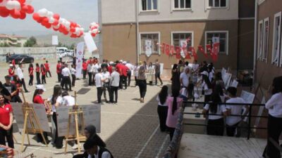 Cizre Yunus Emre Anadolu Lisesi’nde düzenlenen bilim fuarı, öğrenciler tarafından