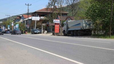 Sapanca ilçesinde yaşanan acı olayda, belediye çöp kamyonunun altında kalan