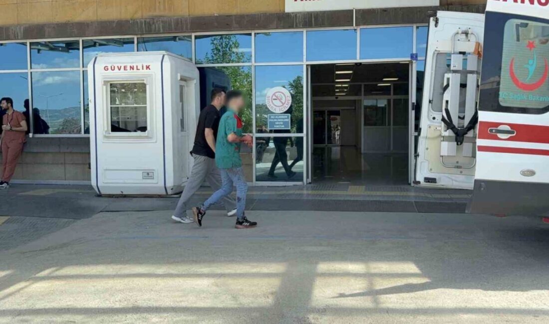 Çorum’da, Kurban Bayramı’nın ilk gününde bayram namazı kılındıktan sonra vatandaşlar