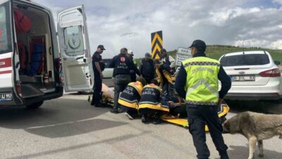 Çorum’un Sungurlu ilçesinde meydana gelen trafik kazasında, iki aracın kavşakta