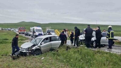 Alaca ilçesinde meydana gelen trafik kazasında 6 kişi yaralandı. Kaza,