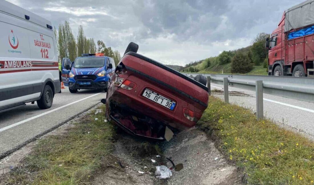 Çorum’da yaşanan bir trafik kazasında otomobilin yoldan çıkıp takla atması