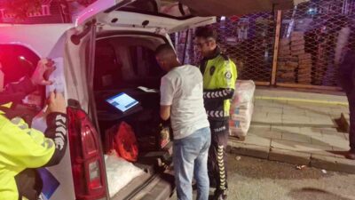 Alaca ilçesinde polis ekipleri tarafından gerçekleştirilen geniş çaplı trafik denetimlerinde,