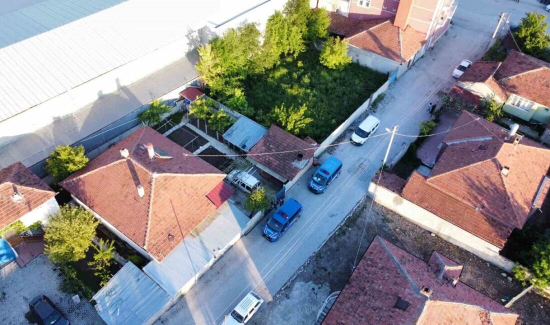 Alaca ilçesinde, jandarma ekipleri tarafından şüphe üzerine takibe alınan araçta
