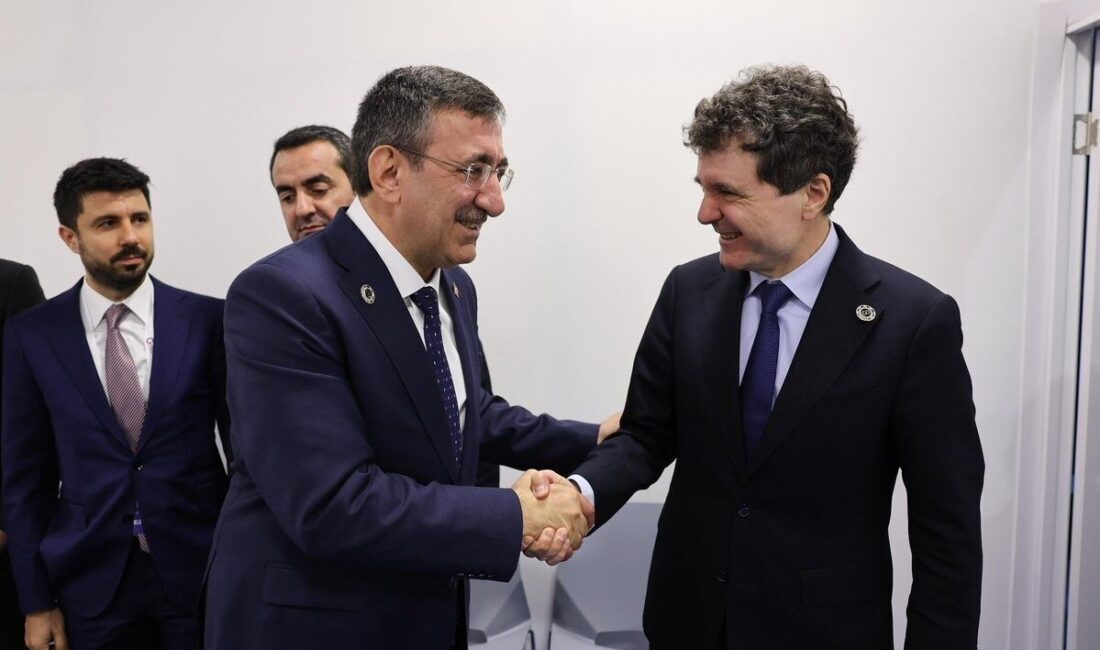 Cumhurbaşkanı Yardımcısı Cevdet Yılmaz, Erivan’da Romanya Cumhurbaşkanı Nicuşor Dan ile