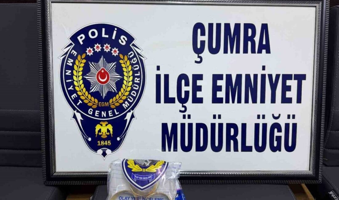 Konya’nın Çumra ilçesinde, polis ekipleri tarafından altın ve bağış kutusu