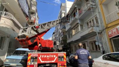 Aydın’ın Efeler ilçesinde bir apartmanda yaşlı bir adam rahatsızlanarak ambulans