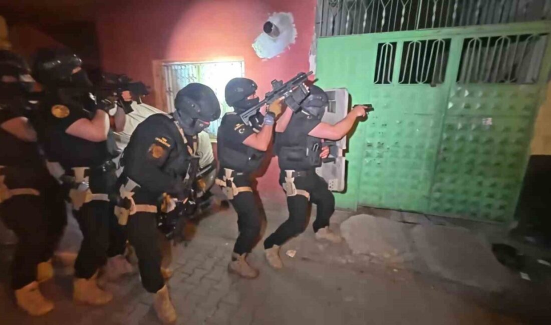 Adana’da gerçekleştirilen operasyonda DEAŞ terör örgütüyle bağlantılı oldukları şüphesiyle gözaltına