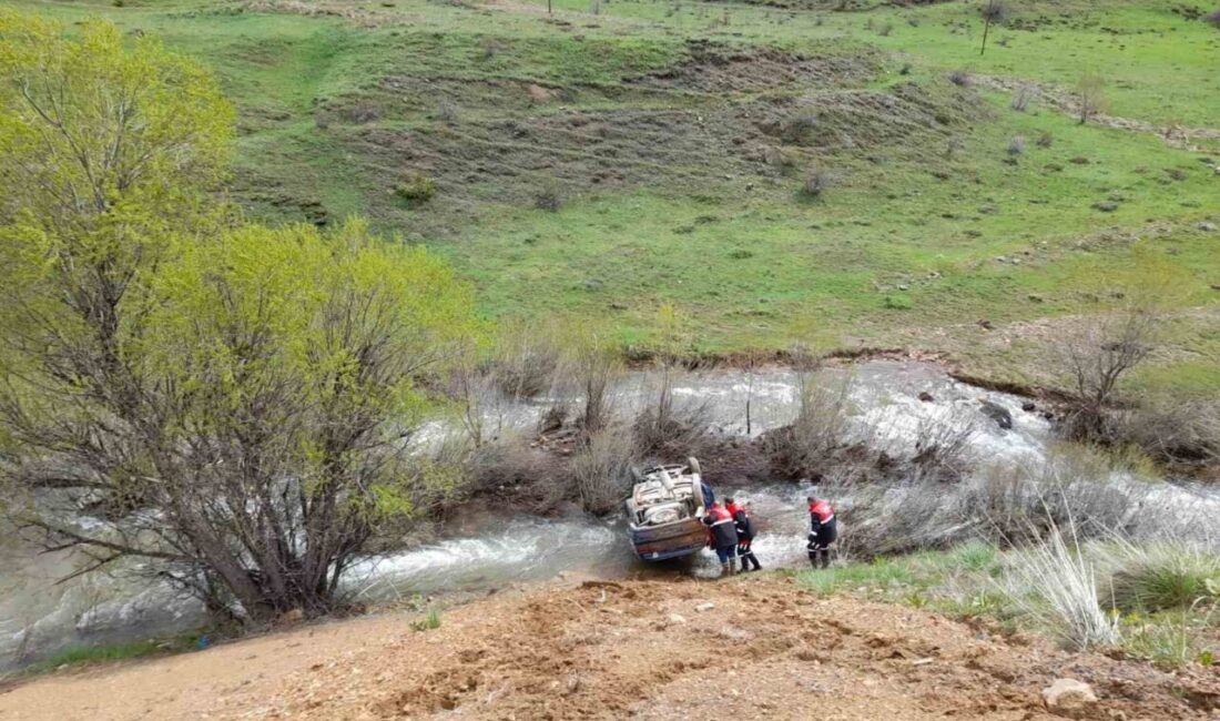 Sivas’ta meydana gelen bir trafik kazasında araç dereye uçtu ve