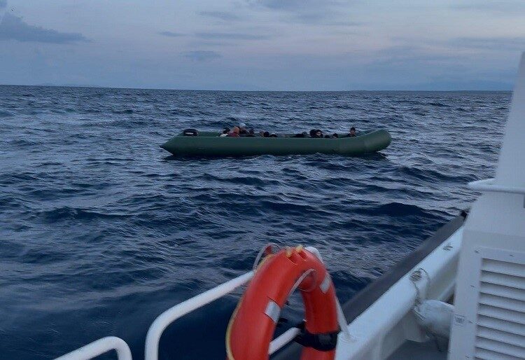 Didim ilçesinde, Yunan unsurları tarafından Türk karasularına geri itilen bir