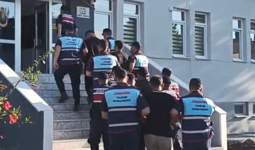 Didim ilçesinde gerçekleşen bir düğünde havaya ateş açtıkları belirlenen 6