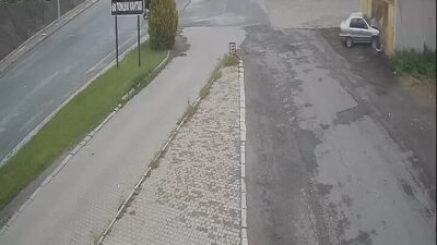 Nevşehir’de seyir halindeyken aniden bayılan sürücünün hakimiyetini kaybettiği otomobil, yol
