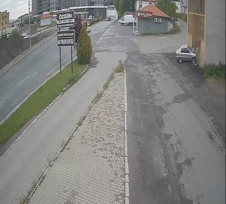 Nevşehir’de seyir halindeyken aniden bayılan sürücünün hakimiyetini kaybettiği otomobil, yol