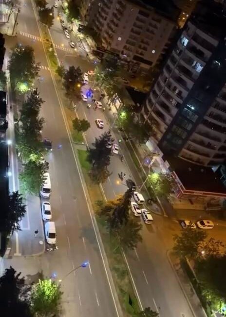 Diyarbakır’da bir baba ile oğlu, alkol alarak arabayı kullanmaya başladı