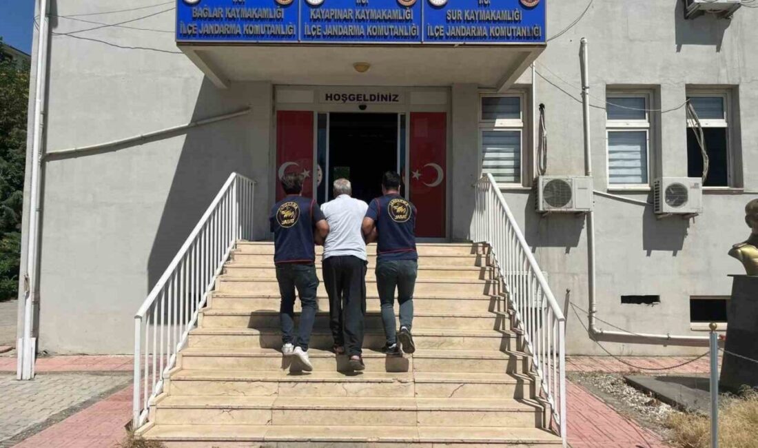 Diyarbakır’da Jandarma Suç Araştırma Timleri (JASAT) tarafından yürütülen operasyonlarda aranan
